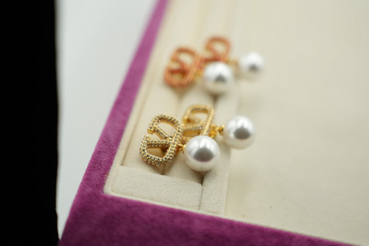 CZ V Stud Earrings with Pearl Bijou Era Store