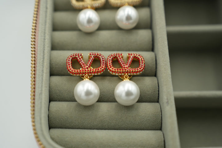 CZ V Stud Earrings with Pearl Bijou Era Store