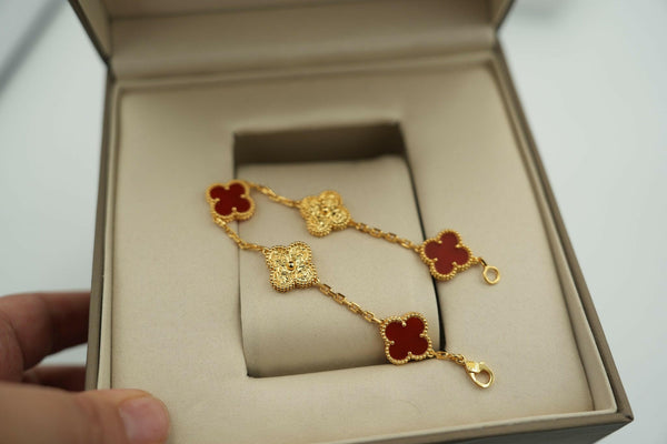 Carnelian Alternate 5 Motif Bracelet 15mm Clover 18k Gold Plated.