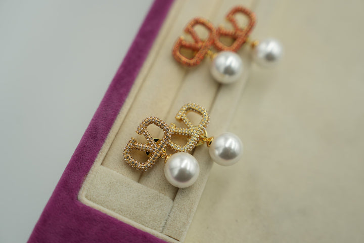 CZ V Stud Earrings with Pearl Bijou Era Store