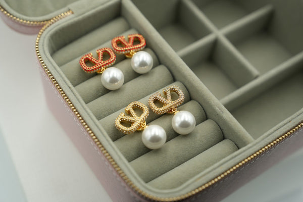 CZ V Stud Earrings with Pearl Bijou Era Store