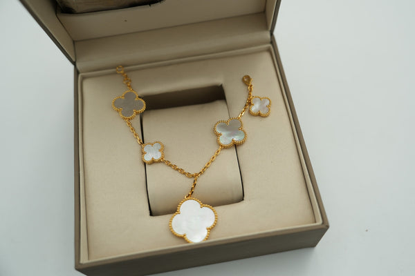 Mother of Pearl Clover Bracelet 5 Motif Varied Size 18k gold Bijou Era Store