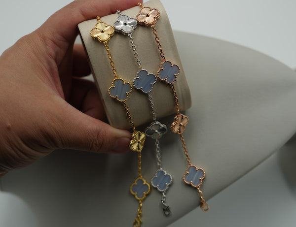 Chalcedony & Guillioche Clover Bracelet Gold 5 Motif