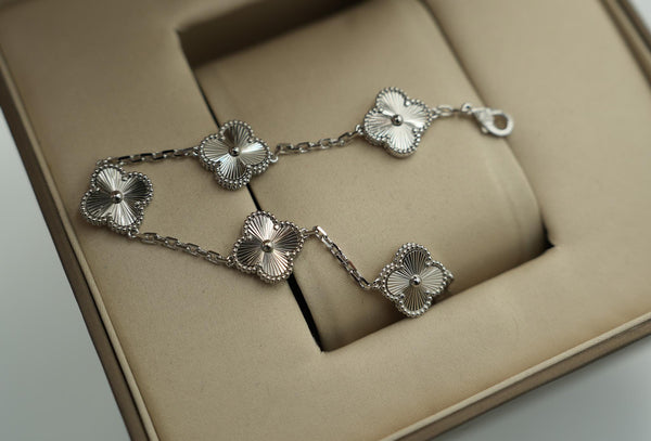 Guilliioche Clover Bracelet 5 Motif White Gold